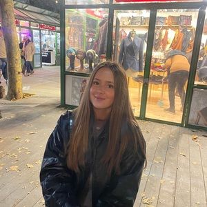 Meet your Posher, Ella